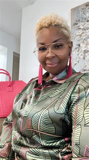 Travel Look With #PassportModel + #ToteAndCarry🎀💖#travel #plussizefashion #travelblogger #NewYear