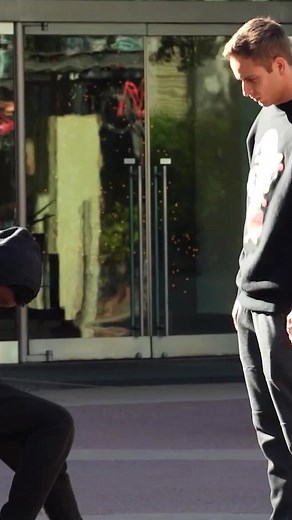 Santa Surprises Strangers With Cash! | Juan Prank