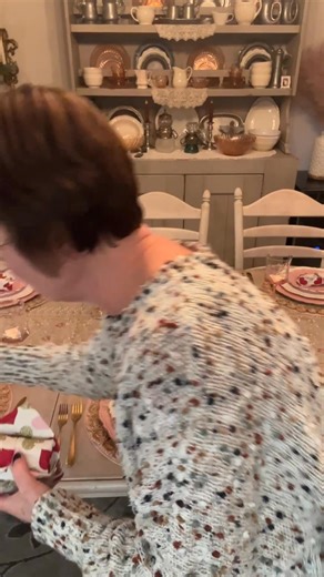 49K views · 1.8K reactions | Setting my dining room table for Valentine’s Day 2025! ❤️ | The Crafty Decorator | Facebook