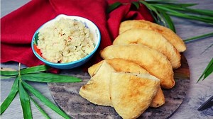 How to make Aloo Pies / Potato Pies 6 cups chopped potato / 4 Large potatoes 1 tsp salt 1 tsp geera ... Aromatics 1 small onion finely chopped 3 cloves garlic minced 2 pimento peppers finely chopped 4 leaves shadon beni minced / culantro ..... 3 cups flour 1 tsp yeast 1 tsp baking powder 1/2 tsp salt 1 1/2 cups luke warm water #ALOOPIES #POTATOPIES | Trini cooking with Natasha