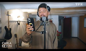 Kevin se reconvertit dans la chanson - Carla et Kévin | TF1+