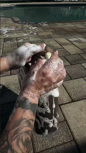 ASMR Trashcan Scrub #asmrcleaning #satisfying #scrubbingasmr