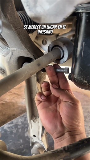 Como sacar un tornillo #automobile #danielbecerraelmecanico