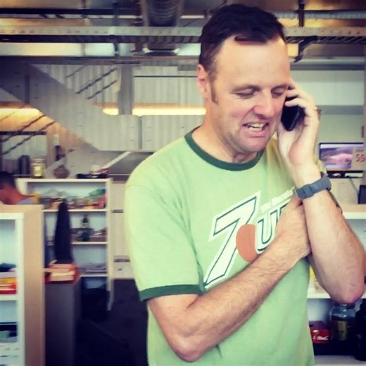 📞💁 The boss best get mum's approval before keeping Emma Griffiths on the radio from 6-7pm! 📻 #thanksmum | ABC Brisbane
