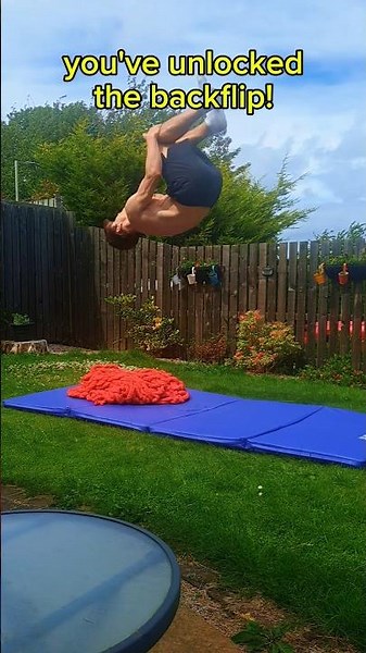 Learn a backflip with these easy progressions! #gym #calisthenics #gymnastics #tutorial #backflip