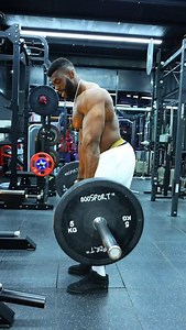 Barbell rows or bent over rows. One of the all time best exercises for building a thick back and still one of those exercises from the time of old till date that doesn’t lose its place in the fitness industry. All you’ve got to do to get all the benefits from this exercise is execute it properly 💪🏽 ❤️like and follow for more tips like this . . . #fitness #bodybuilding #workouttips #gymtips #techniquecoach #fitnesstips #workouttutorial #gym #bentoverrows | Thee Klompzy