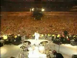 Queen and Axl Rose-We Will Rock You (Live In 1992: Freddie Mercury Tribute Concert)