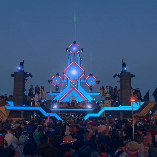 10K views · 215 reactions | Vintage Culture Live from Burning Man 2025 Sunrise Set  ID: Vintage Culture ft. Noah Kulaga - Upon Your Skin #burningman2025 | Yalla Techno | Facebook