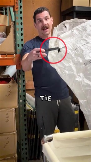 16K views · 143 reactions | This is how you become your postman’s best friend. The post office will give you these big shipping bags for free (Just ask the ppl at the counter) I toss all my orders in, stick the scan sheet on the front, and you are good to go. It makes everyone’s life soo much easier. Less back and forth. Less scanning. If you’re shipping more than 10 orders a day, this little system is a game-changer! Follow for more | Vanader | Facebook