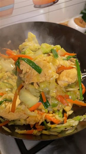 Easy Cabbage & Carrot Egg Stir-Fry i#WokRecipes #StirFry #EasyDinner #HomeCooking #VeggieStirFry