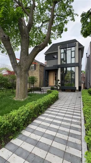 Explore Life in Toronto: Homes and Neighborhoods