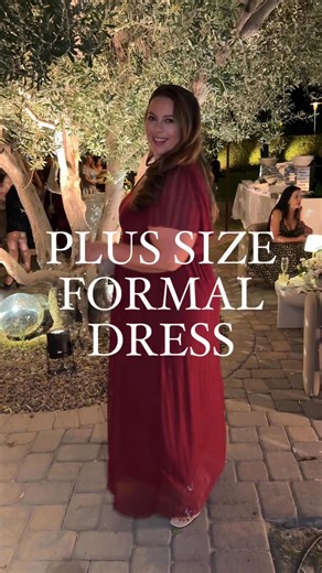Looking for a beautiful and comfortable plus size formal dress? Wedding guest dress? This sparkly floor length gown is stretchy, comfy, true to size and available in multiple colors #plussizestyle #motherofthebride | Callie Richards