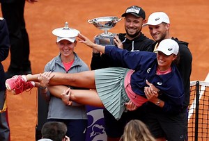 Tennis-Proud Swiatek adds top-10 ranking to her resume