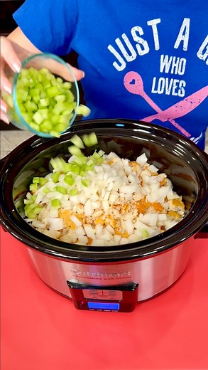 A Yummy Southern Tradition! Mistie makes a Thanksgiving chicken & dressing in the crockpot | Kyle & Mistie Knight