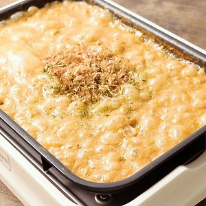 『簡単 明太チーズもんじゃ焼き』 調理時間：30分 費用：500円程度 《レシピはこちら》 https://www.kurashiru.com/recipes/911fee67-1af6-4ae0-8644-8785f9145b43 作り方に悩んだ時は、アプリでコメントお待ちしております。 明太子とチーズのもんじゃ焼きレシピのご紹介です。切りものがキャベツだけなので、比較的手軽に作れます。ホットプレートがあれば自宅でももんじゃ焼きを楽しめますよ。とても美味しいので、ぜひお試しくださいね。 | kurashiru［クラシル］