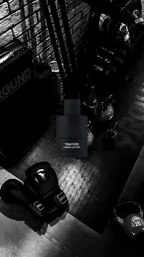 Tom Ford Ombre Leather - luxurious and sophisticated fragrance that exudes warmth, sensuality, and elegance. The scent is a captivating blend of rich leather, floral, and spicy notes, creating a bold yet refined aroma. The fragrance opens with a fresh, citrusy burst of cardamom and saffron, which seamlessly transitions into the heart of smooth jasmine and a deep, smoky leather accord. The base notes are rounded out with amber, moss, and patchouli, adding depth and a touch of earthiness to the ov