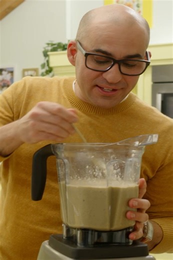 Mole à moda de Oaxaca com banana-da-terra, habanero e chocolate branco