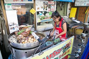 32 Best Bangkok Street Food To Eat Before You Die