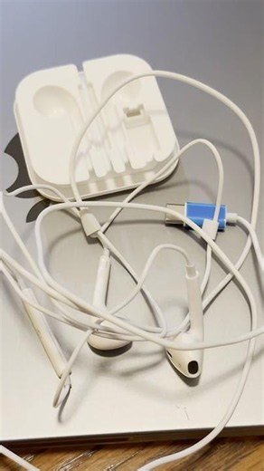 Why Is Everyone Going Back to Wired Earbuds? 🎧