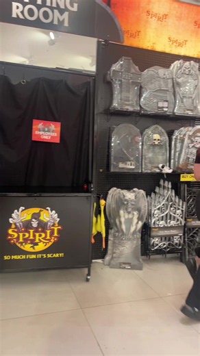 Visit Spirit Halloween Crosslands location in Kissimmee, FL to check out our highly advanced security system 🤭🤣🐔 Acting/concept creds: @🦇Vik🦇 🎃🧡#spirithalloween #spirithalloweenemployee #retailworker