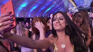 Gusttavo Lima on Instagram: "Carnaval já foi... Que venha o @buteco!!! Dia 21 de Março no Estádio Morenão em Campo Grande/MS!!! #OEmbaixador"