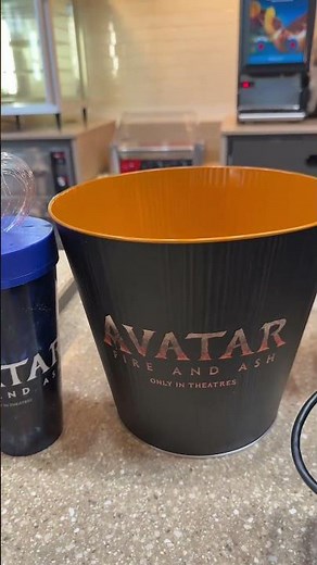 What does the regal avatar fire and ash popcorn bucket and cup combo look like ?