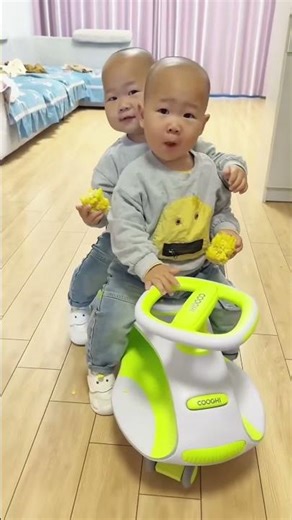 Although it is hard to take care of a child alone, it is quietly happy for a long time. # twins