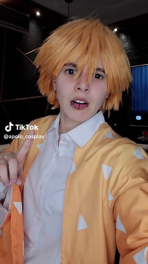 Incredible Cosplay of Zenitsu Agatsuma by Apolo