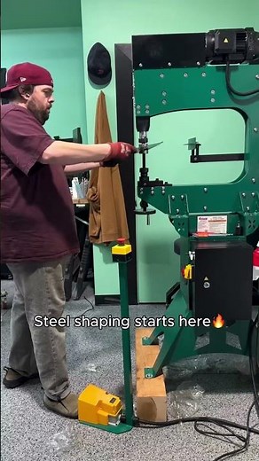 Shaping Steel with Grizzly G0996 Power Hammer | Matt Peewee