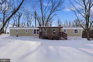 6 Pine St, York, PA 17406 - MLS PAYK2097378 - Coldwell Banker