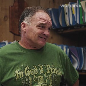 39K views · 48 reactions | "Je pense qu'il y a des tonnes de preuves que les dinosaures ont été vus durant ces dernières 5000 années." HAINE MODE D'EMPLOI. CE SOIR. 22H. SUR VICELAND | VICE TV | Facebook