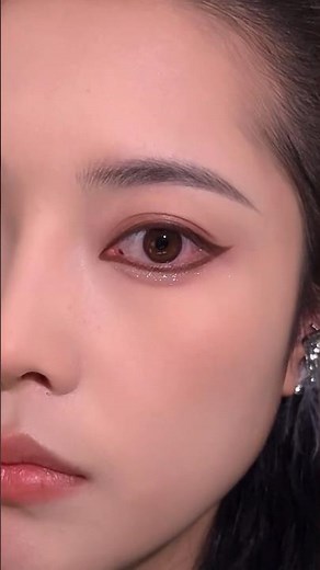 Old-Fashioned Cat Eye Look | Easy Eyeliner Tutorial for Beginners 2025 #shorts #eyeliner #makeuptut