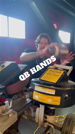 Tips on how to get “QB Hands” 🙌 #quarterback #footballtraining #quarterbackexercises #qbtraining #tipsforfootballers