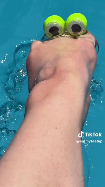 My feet are looking at you 😍 #feetfeet #asmrfeets #barefeet #cutefeetandtoes #fyp #viraltiktok #smash #trampling #smacking #trampling #pool #eyes #cool #summer #splishplash #fun