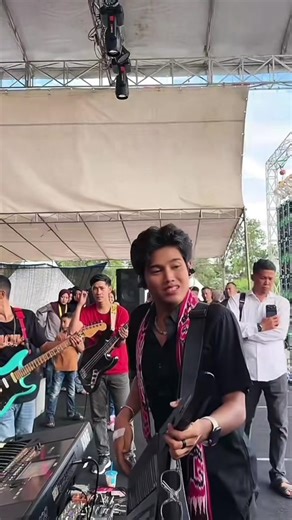 Konser Live Vallen di Kubu Raya: Pengalaman Tak Terlupakan