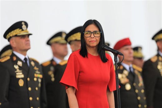 Delcy Rodríguez llega a La Haya para defender ante la CIJ la posición de Venezuela en la disputa con Guyana