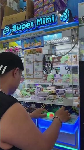 This mini claw machine is amazing! It dispenses items by hitting the right or left side! 😂 #clawm...