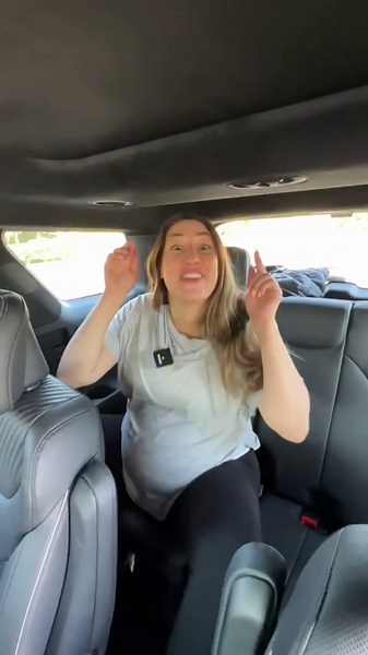 Would you take the Hyundai Palisade or the Kia Telluride, Mama? #shorts