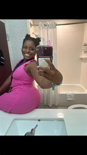 Lol I promise I looked better before my wig came off on stage 😅🥹 #allisoneady #fyp #thick #walmartfinds #pink