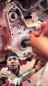 How to remove the sprocket from a Honda Super Cub 50 four-stroke engine