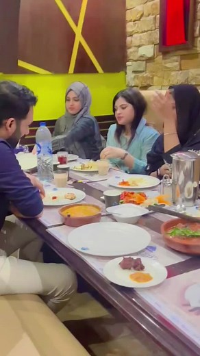 Dining Delights: A Humorous Restaurant Experience