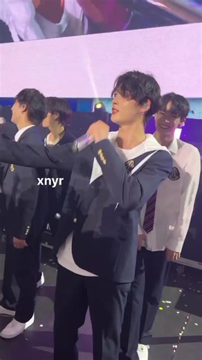 これはさすがに惚れる♡♡ #ENHYPEN#ライブ#ハイタッチ#ファンサ#ヒスン#ジョンウォンペン #ENGENE#ファン#制服#彼氏目線