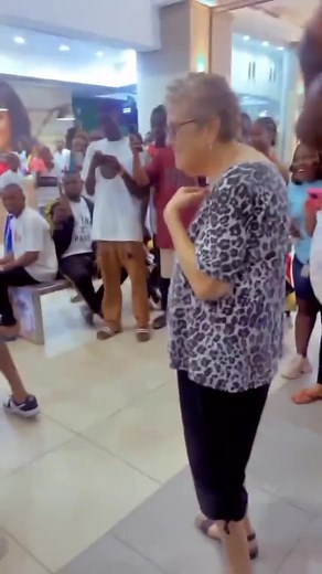 1.4M views · 18K reactions | Nigerian men seen proposing to their Oyinbo girlfriends at the same time.  | Entertainment Daily | Facebook