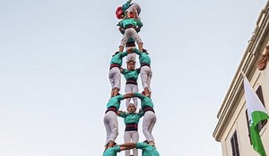 An Attempt To Build The Tallest Human Tower Went Wrong!
