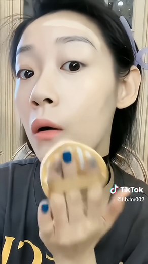 Makeup Tips Using the Powder Puff Technique