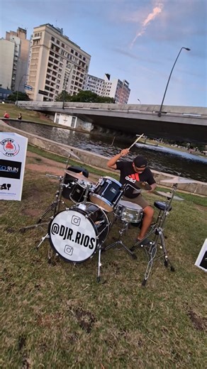 DEJOTA | Running • Music • Energy | Falei que sextou pow... Isto é RAIVA CONTRA A MÁQUINA (RAGE AGAINST THE MACHINE) -Killing in the name- . . . Este reels é um... | Instagram