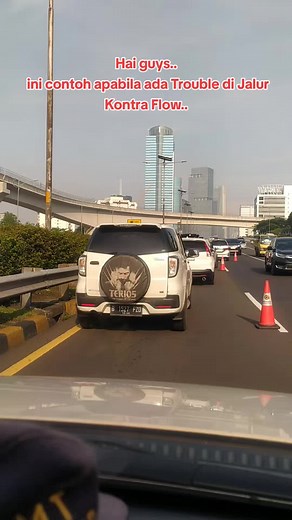 Masya Allah.... memang sih kondisi jalan g ada yg tau.. jadi sama2 memperhatikan kondisi kendaraan masing2 yaaa.. dan saling kerja sama, apabila blm ada petugas.. tapi klo ada kendala mogok krn accu tekor di tol dalam kota, white horse bisa bantu kok ada kabel jumpernya.. #masyaallah #masyaallahtabarakkallah #toldalamkota #toldalamkotajakarta #jasamarga #jasamargatollroadoperator @jm_metropolitan @ptjmto #mamawhitehorse #teriosadventure #teriosindonesia #teriosbekasiraya