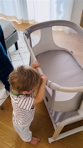 What makes the Iora Air extra dreamy? 💭 It adjusts to your bed, rocks gently, and keeps essentials close at hand. Add in the full mesh sides for constant airflow and comfort, it’s the kind of detail that makes all the difference. 💤 #maxicosi #ioraair #cosleeper | Maxi-Cosi