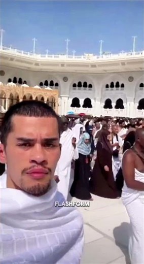 SNEAKO is doing Umrah in Mecca