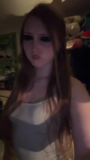 My parents said I look like Avril Lavigne like this soooo #avrillavigne #alt #2000s #fyp #foryoupage